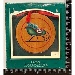 1986 HALLMARK KEEPSAKE ROUND WOODEN ORNAMENT QX376-2 FATHER GIFT SLEIGH